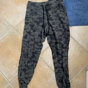 Green camo sweatpants